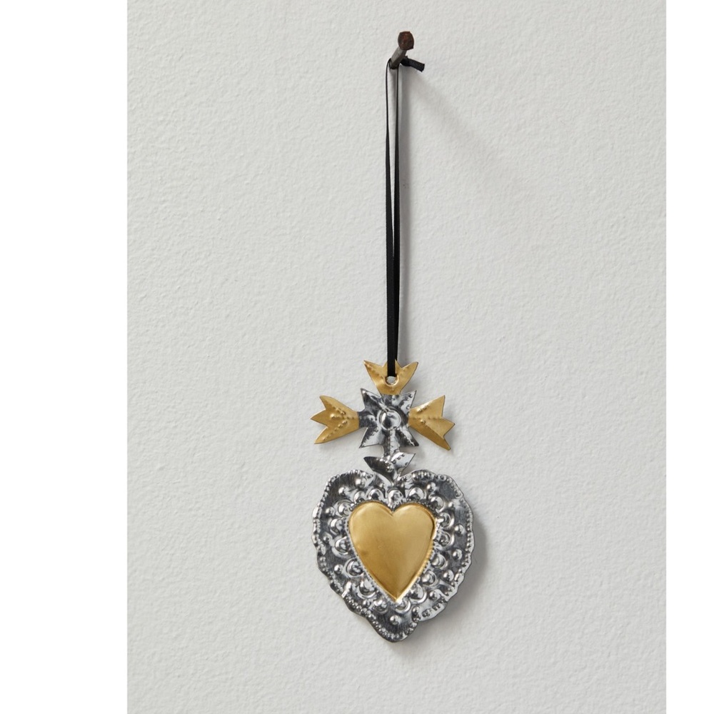 NWT FREE PEOPLE TWO TONED SACRED HEART WALL HANGING